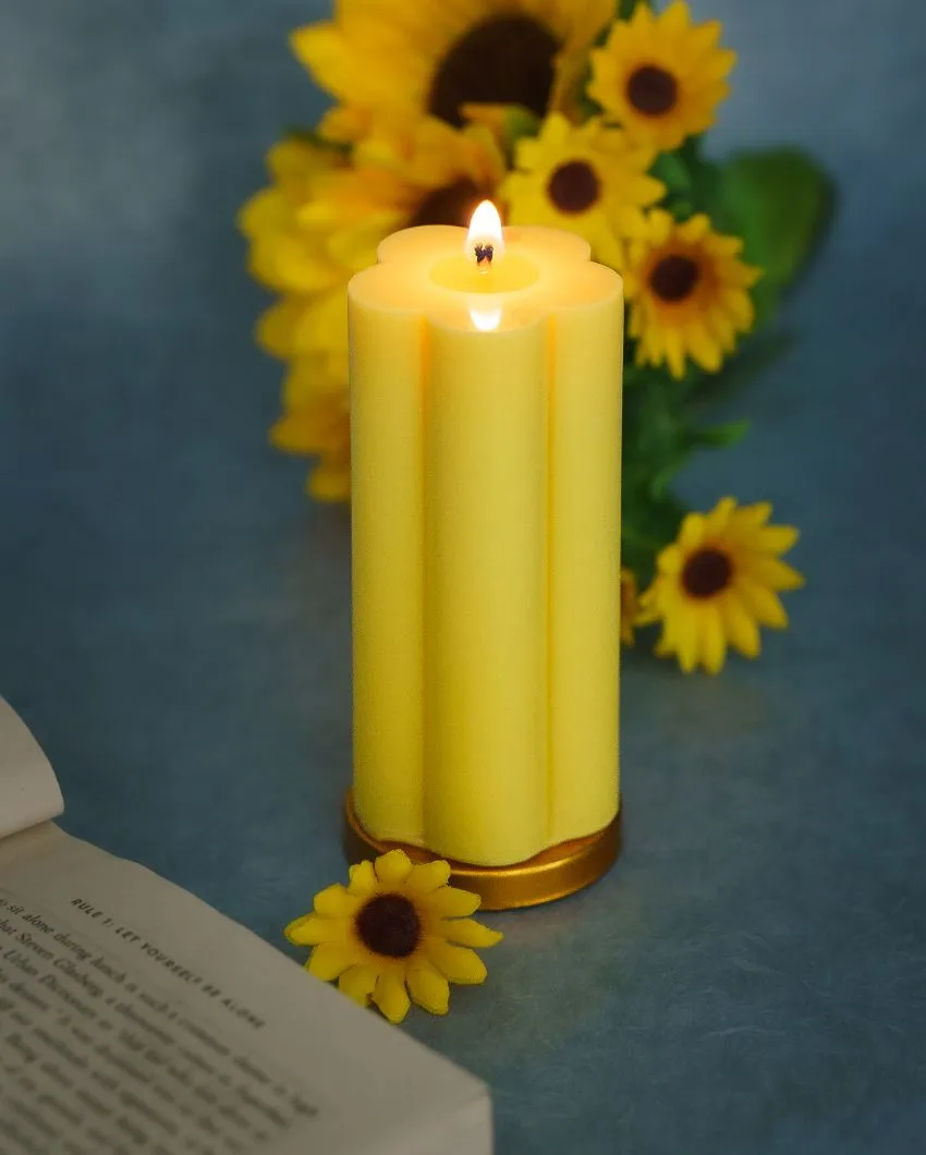 Flower Shaped Scented Pillar Candles | Set of 2 | 250 Gram | 6 x 6 x 9 cm / 2.36 x 2.36 x 3.54 inches